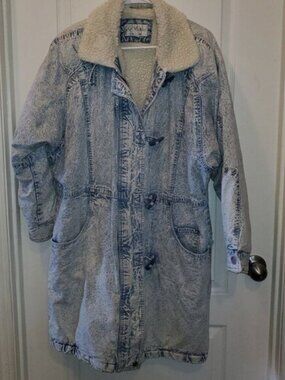 VINTAGE Acid Wash 80's Heavy Denim Duffle Coat w/Toggles– M
